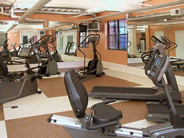 Image 5 of 20 For 911 Orange Avenue 427