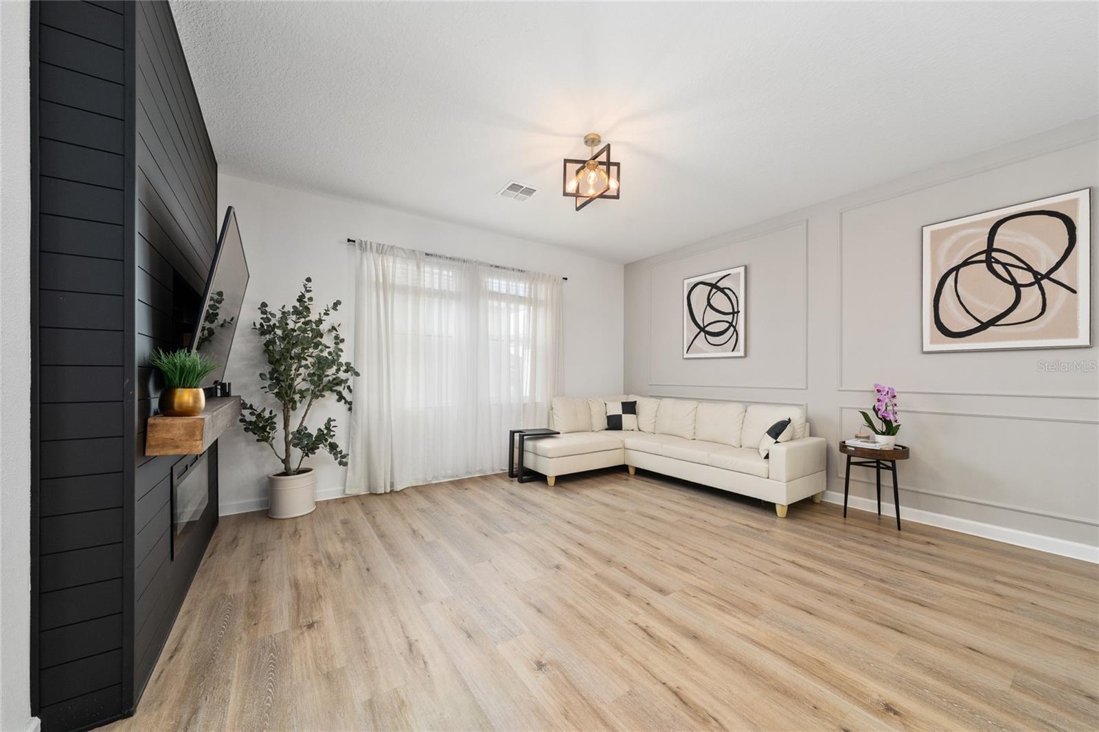 Image 10 of 43 For 3040 Park Vale Road