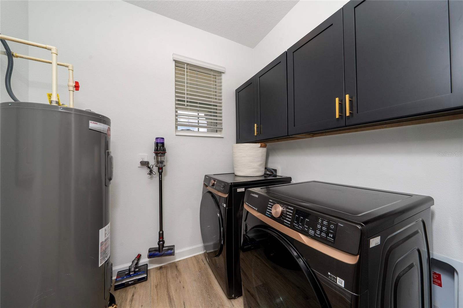 Image 13 of 43 For 3040 Park Vale Road