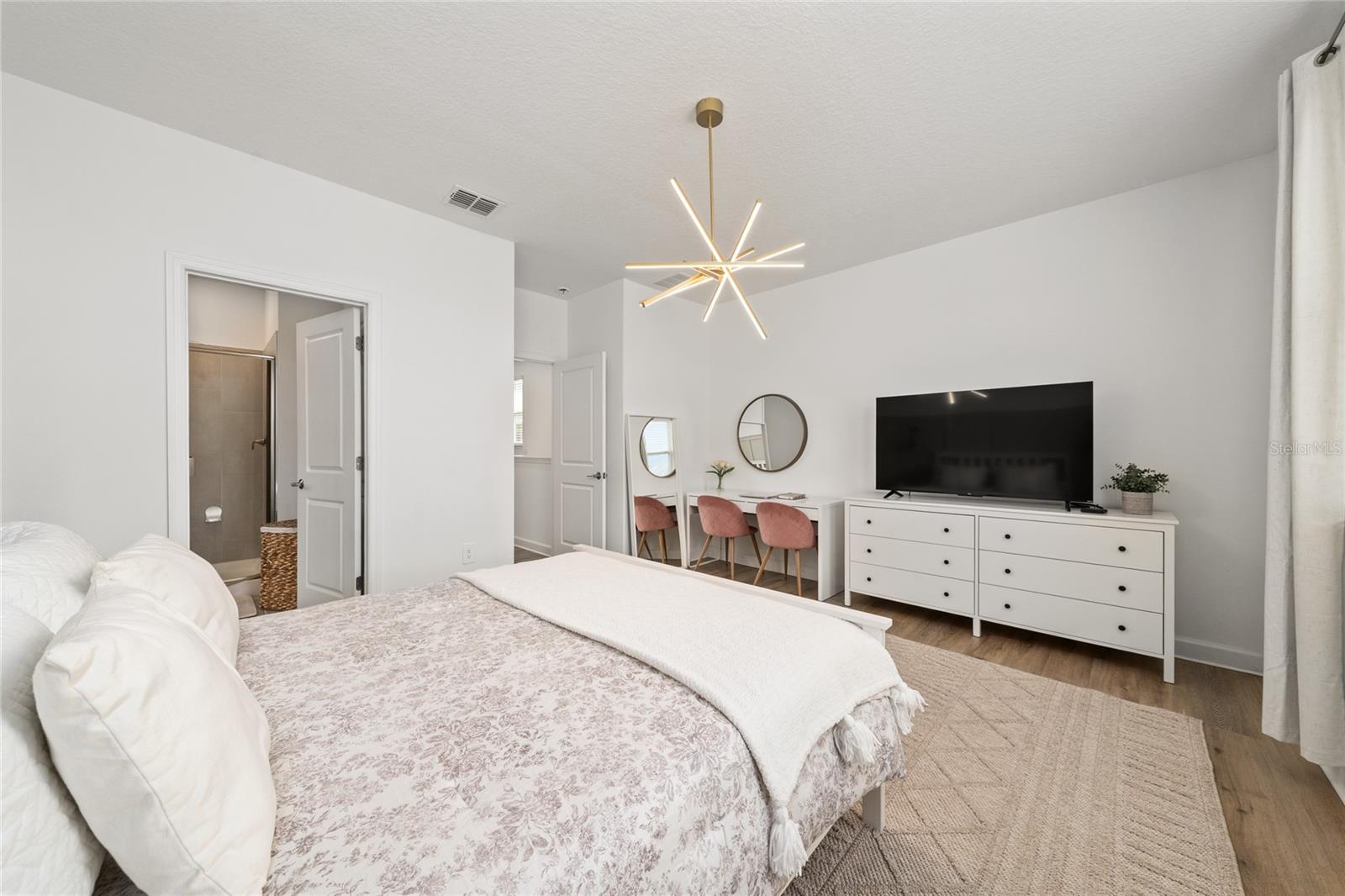 Image 16 of 43 For 3040 Park Vale Road