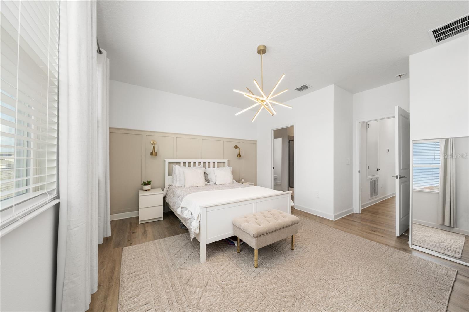 Image 17 of 43 For 3040 Park Vale Road