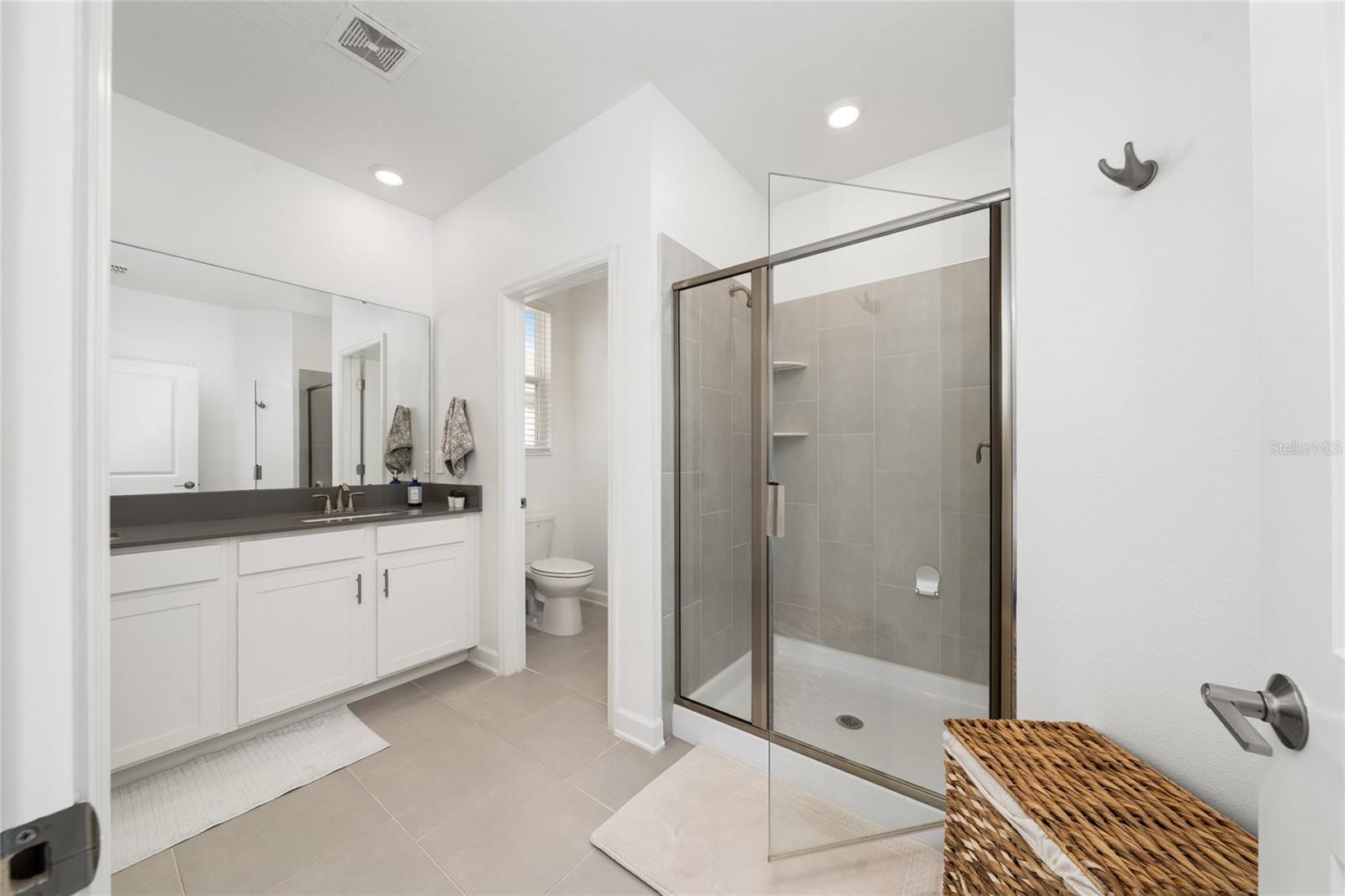 Image 18 of 43 For 3040 Park Vale Road