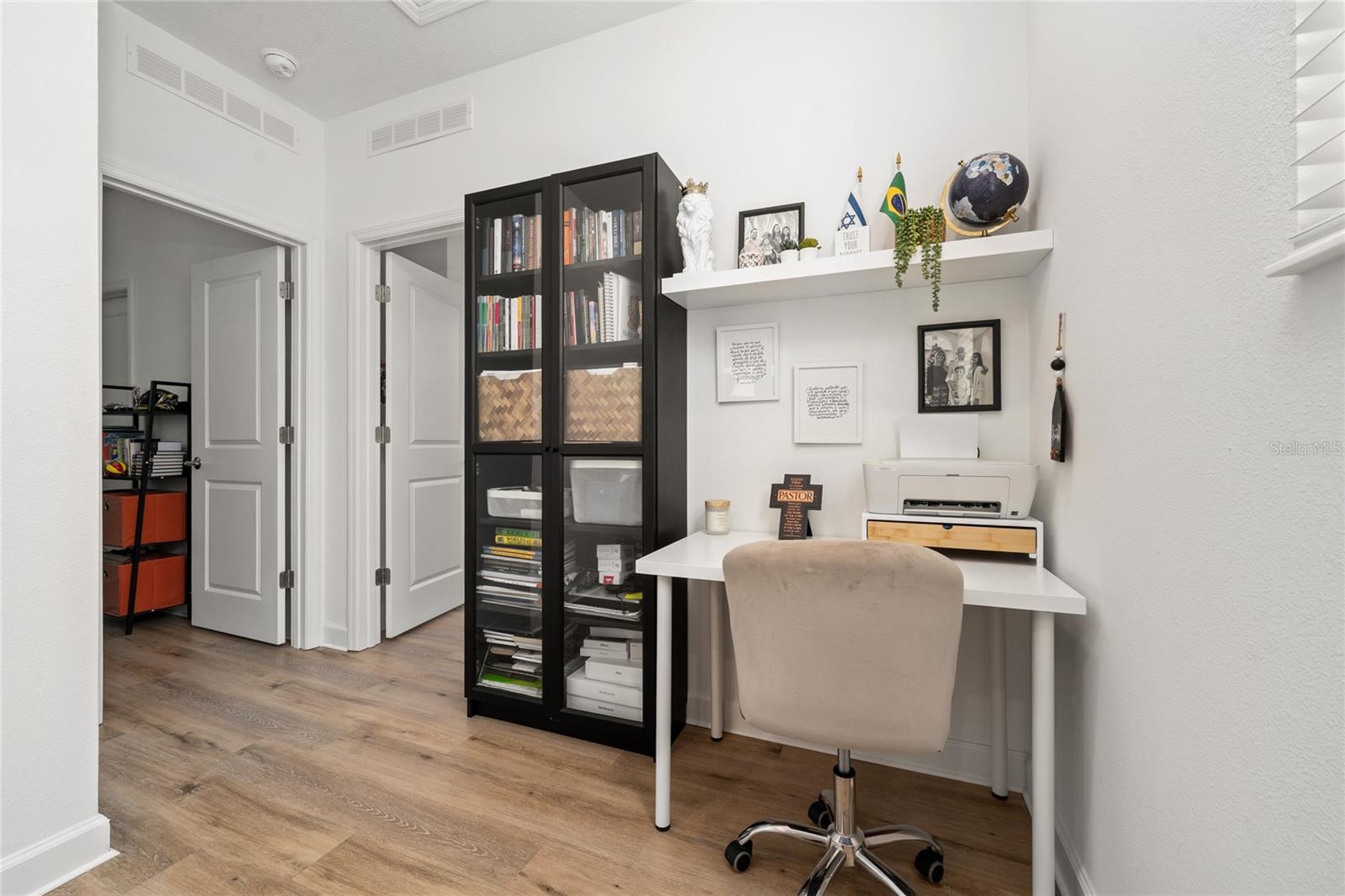 Image 20 of 43 For 3040 Park Vale Road