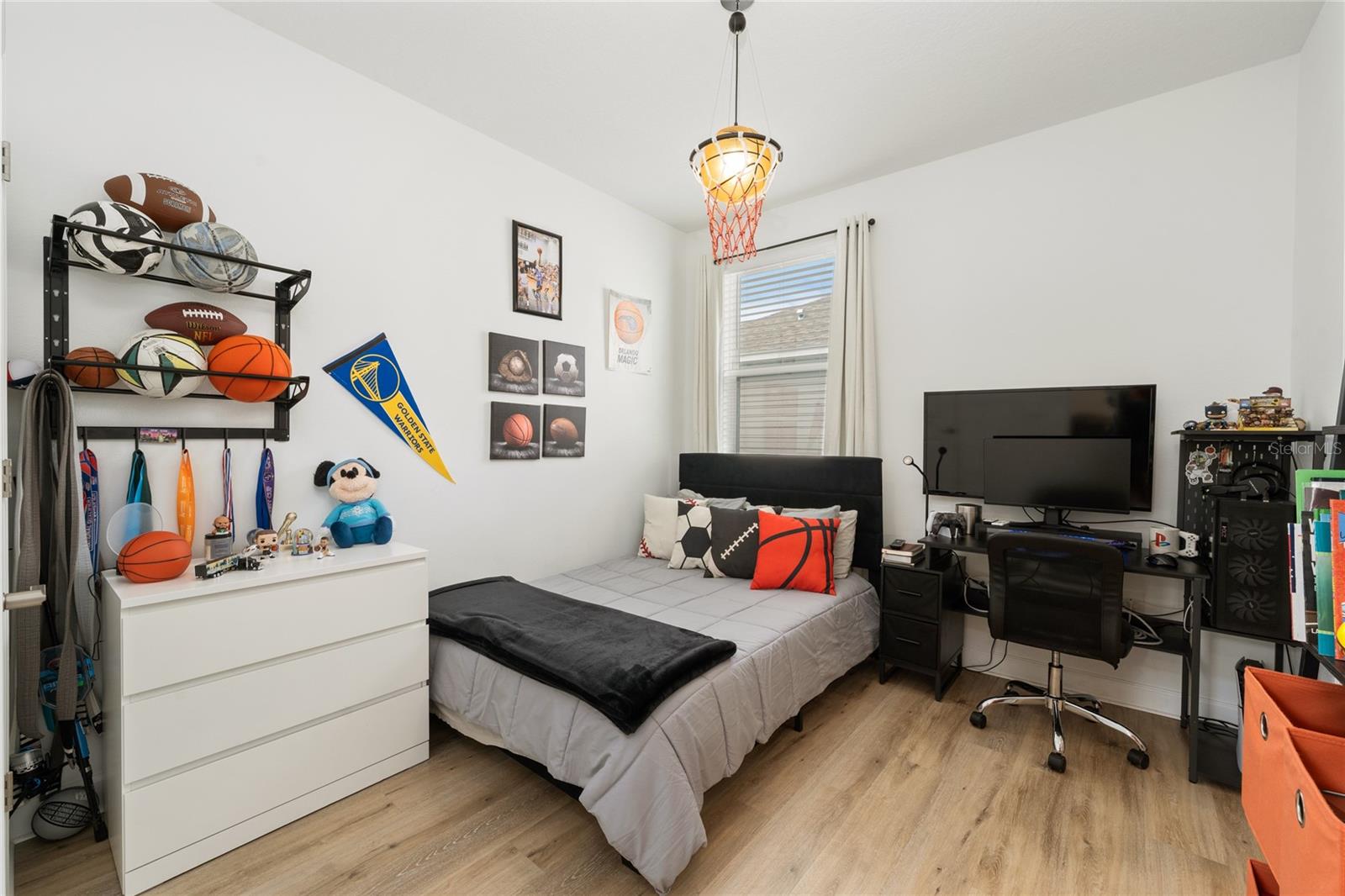 Image 23 of 43 For 3040 Park Vale Road