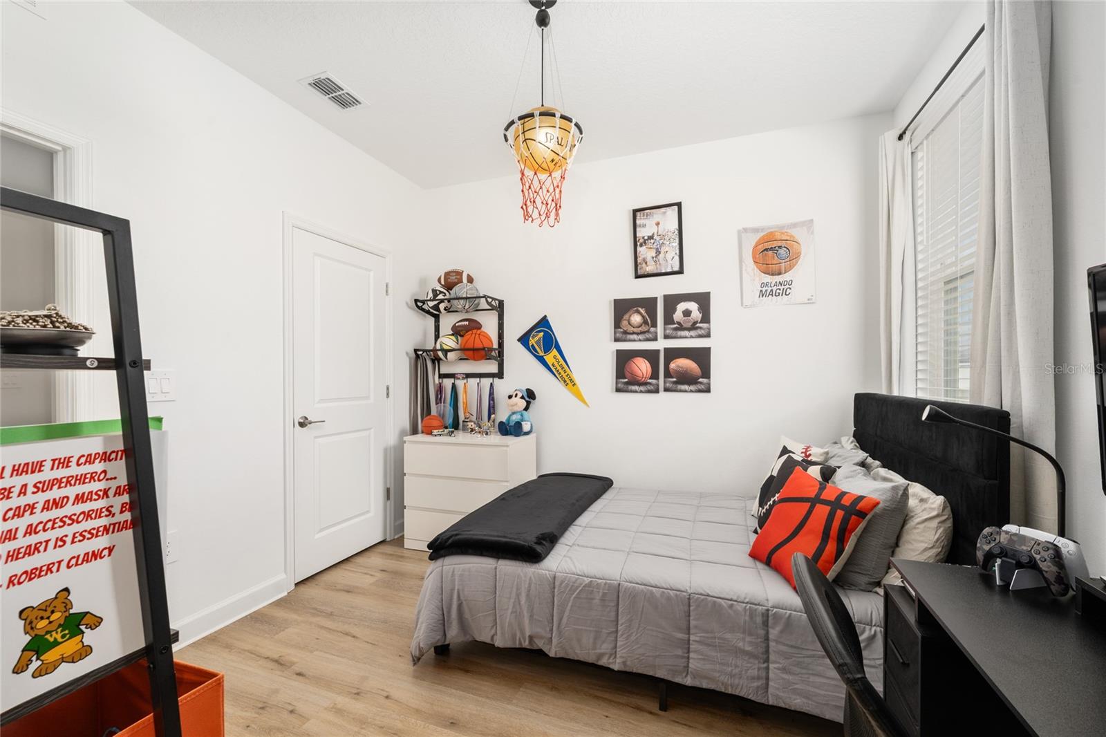 Image 24 of 43 For 3040 Park Vale Road