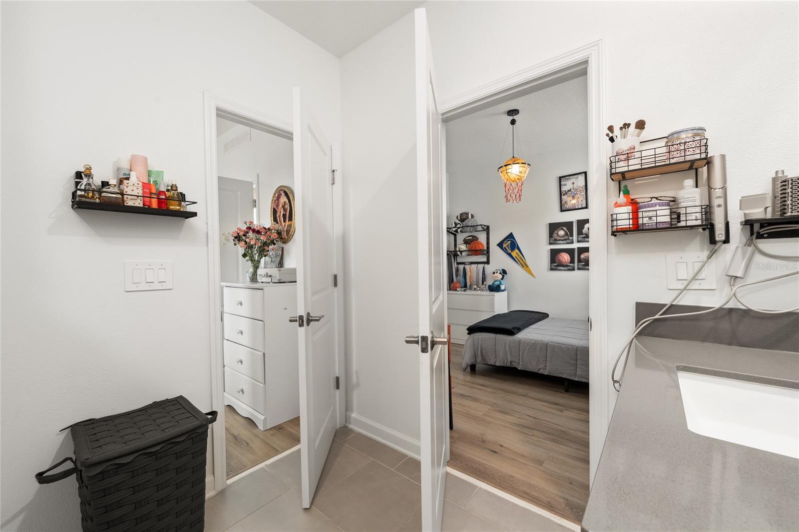 Image 26 of 43 For 3040 Park Vale Road