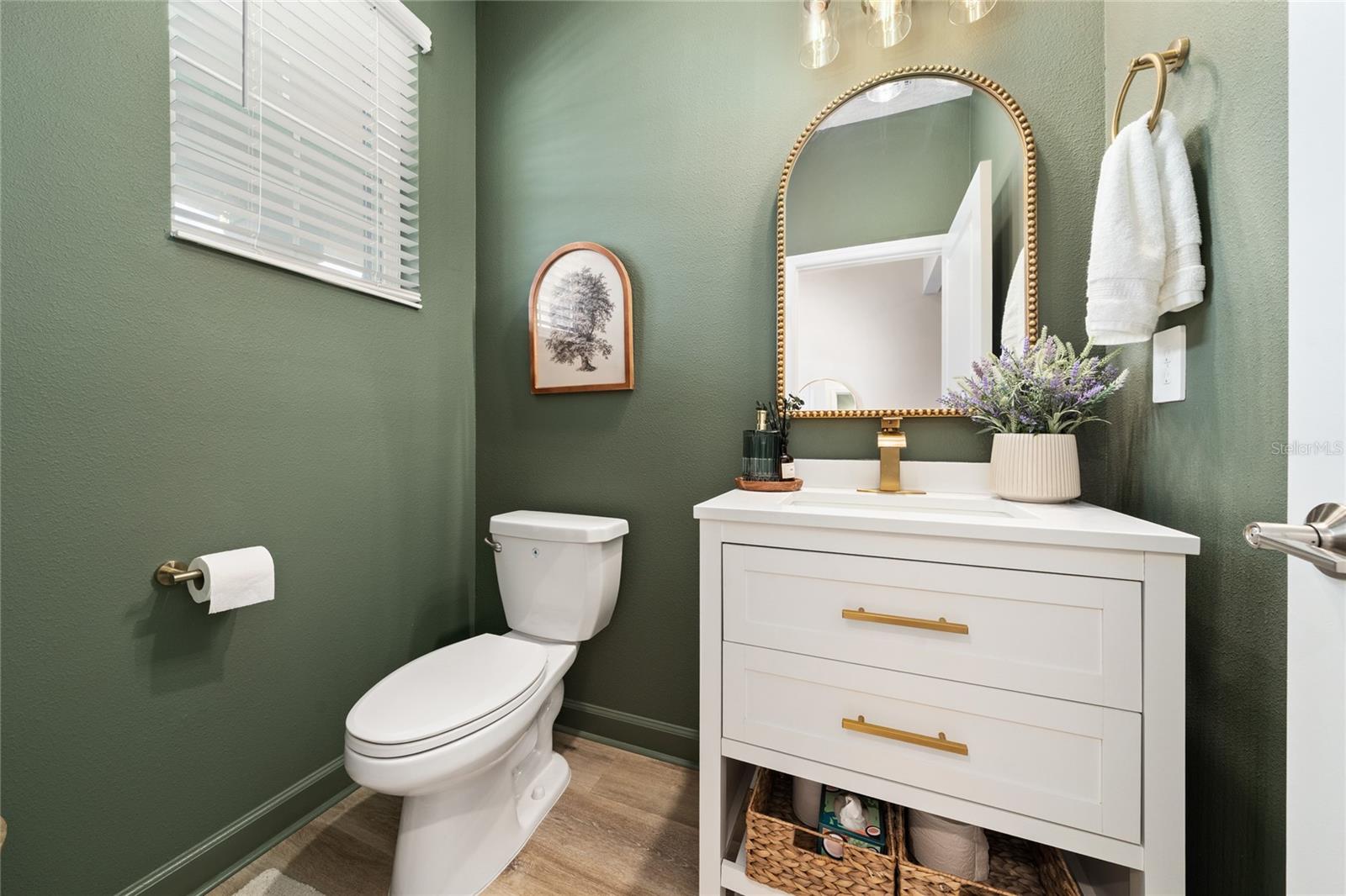 Image 5 of 43 For 3040 Park Vale Road