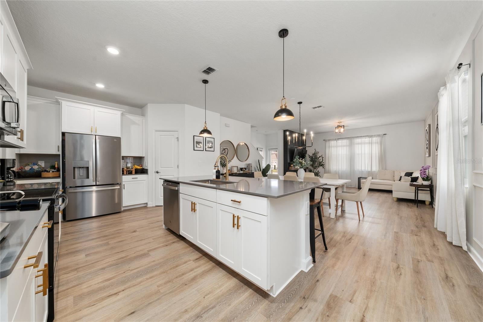 Image 6 of 43 For 3040 Park Vale Road