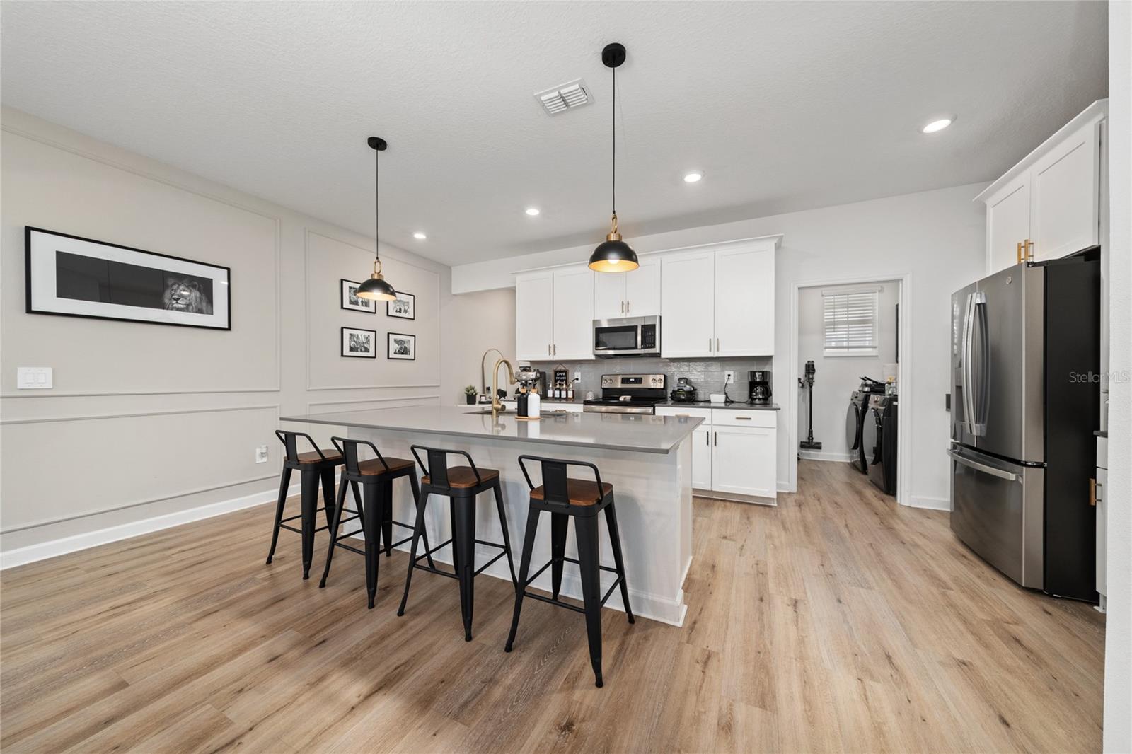 Image 8 of 43 For 3040 Park Vale Road