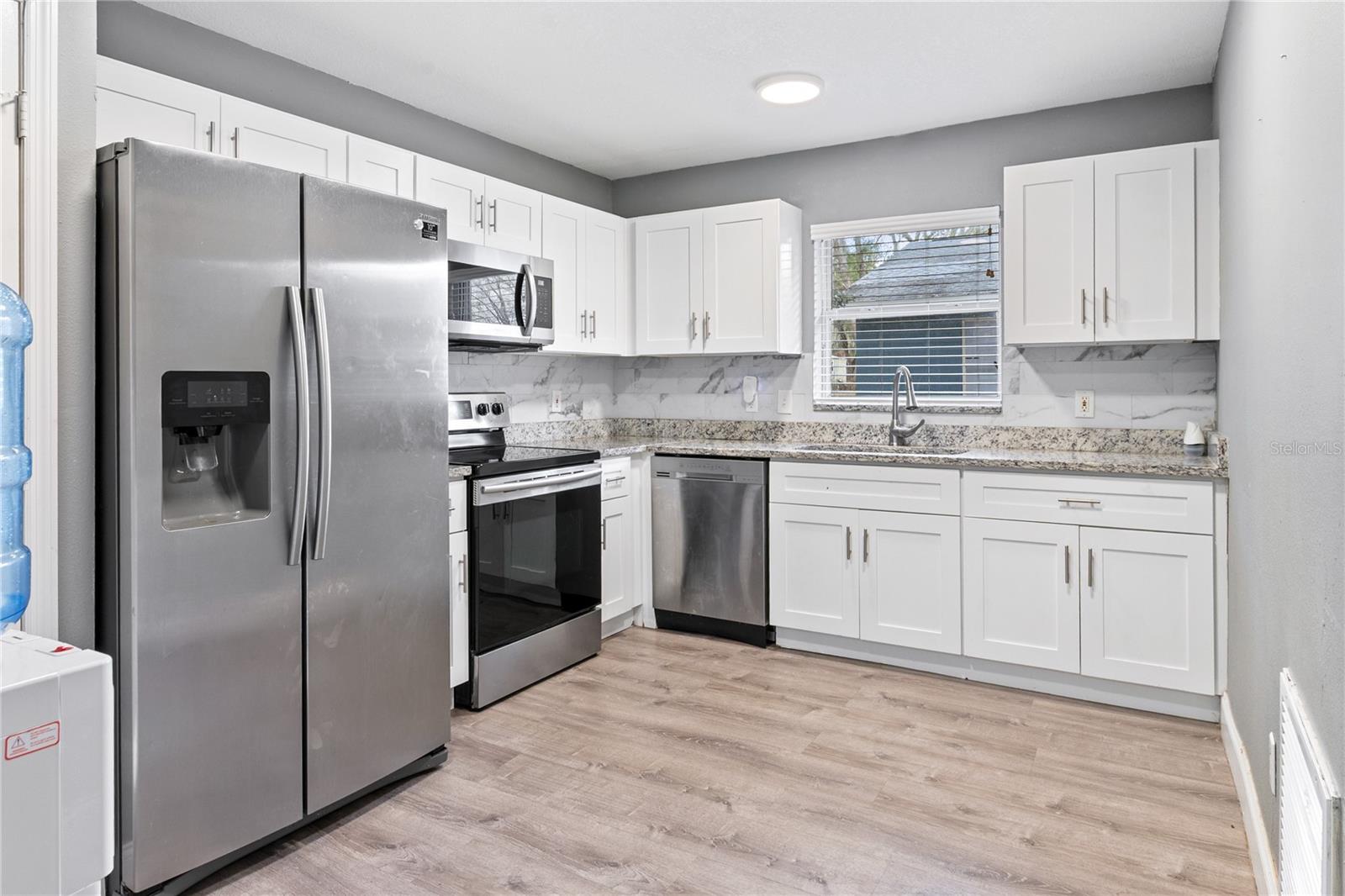 Image 5 of 24 For 600 Clarke Street