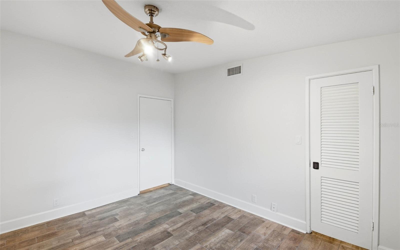 Image 17 of 24 For 701 Strathmore Drive