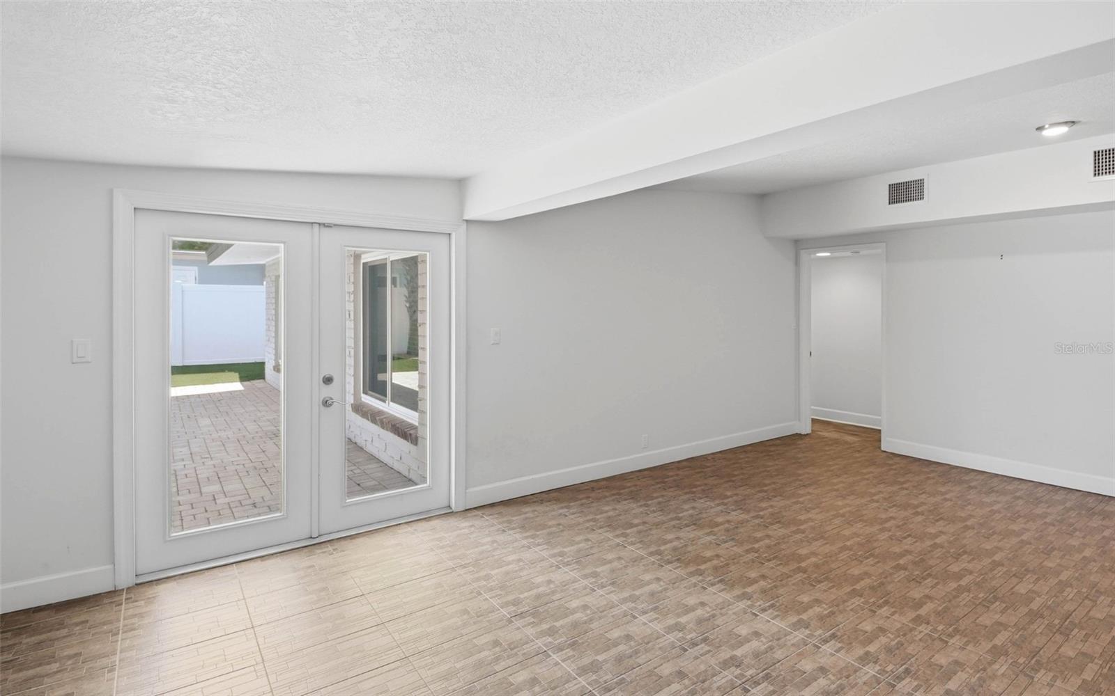 Image 7 of 24 For 701 Strathmore Drive