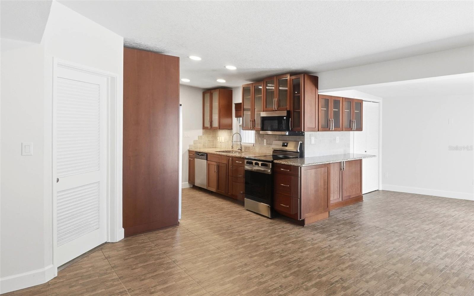 Image 8 of 24 For 701 Strathmore Drive