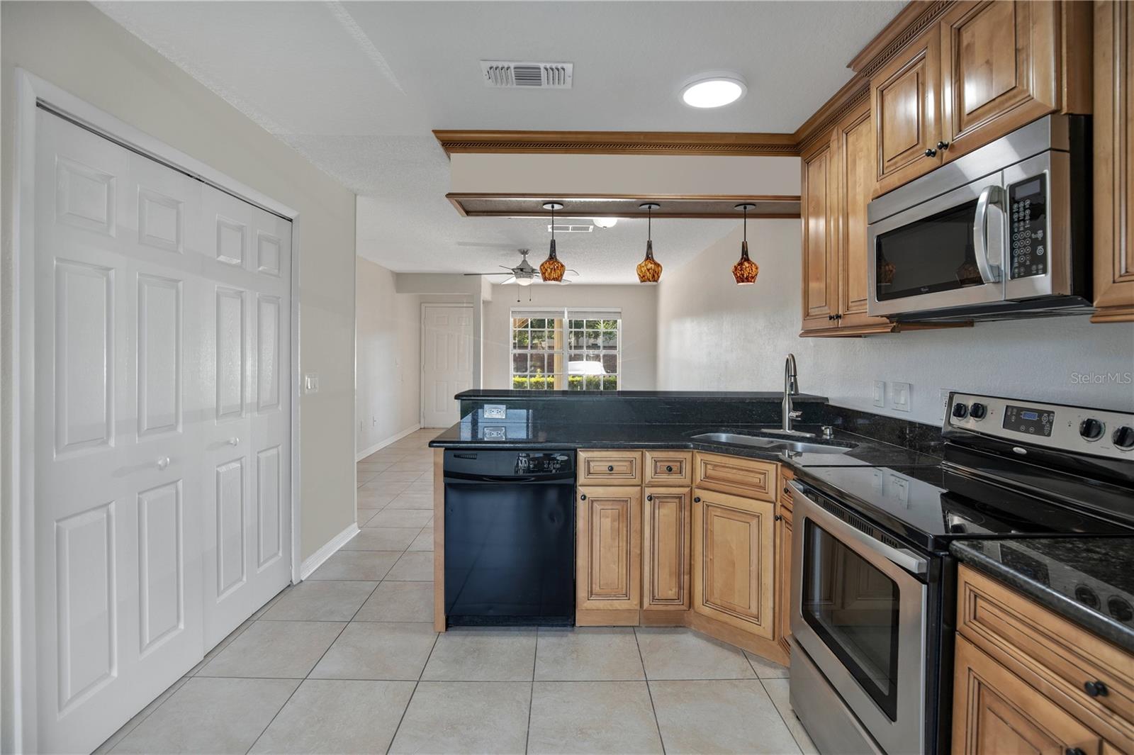 Image 9 of 27 For 100 Reserve Circle 104