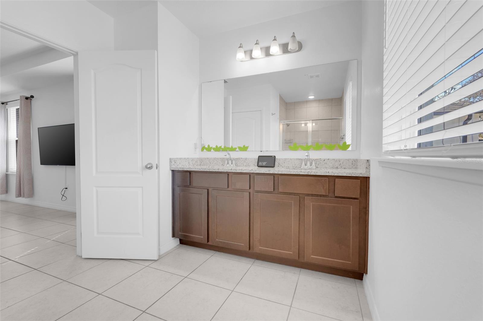 Image 23 of 38 For 15211 Silver Eagle Road