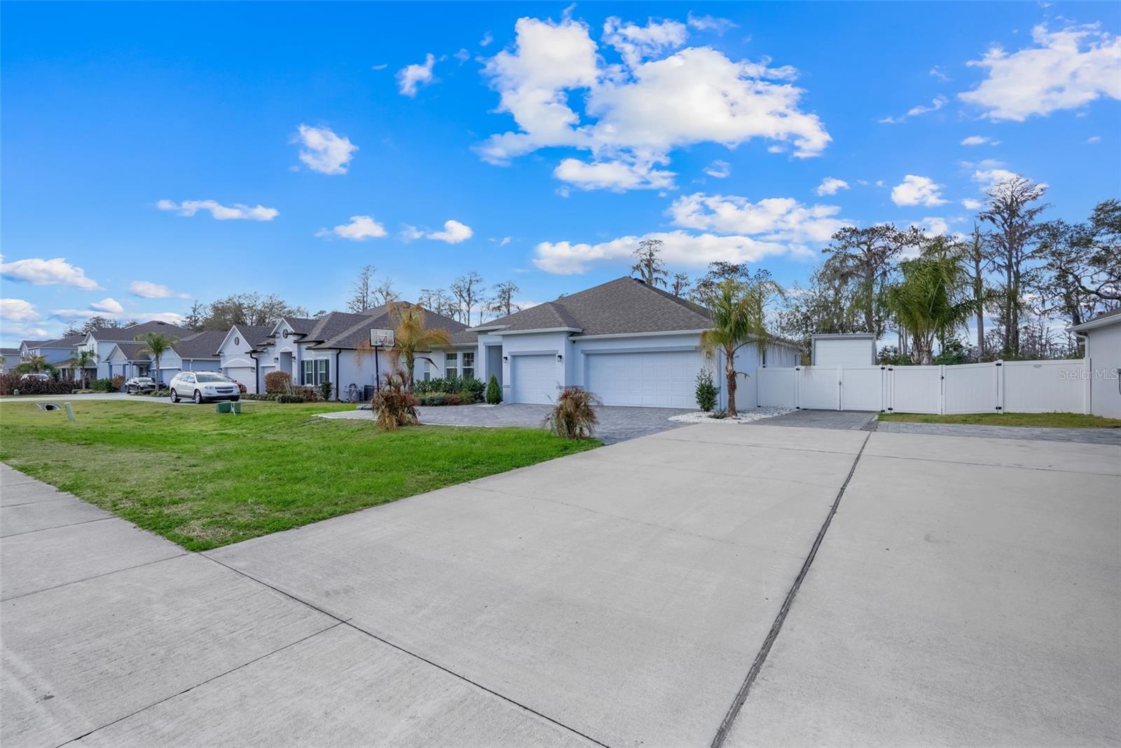 Image 4 of 38 For 15211 Silver Eagle Road