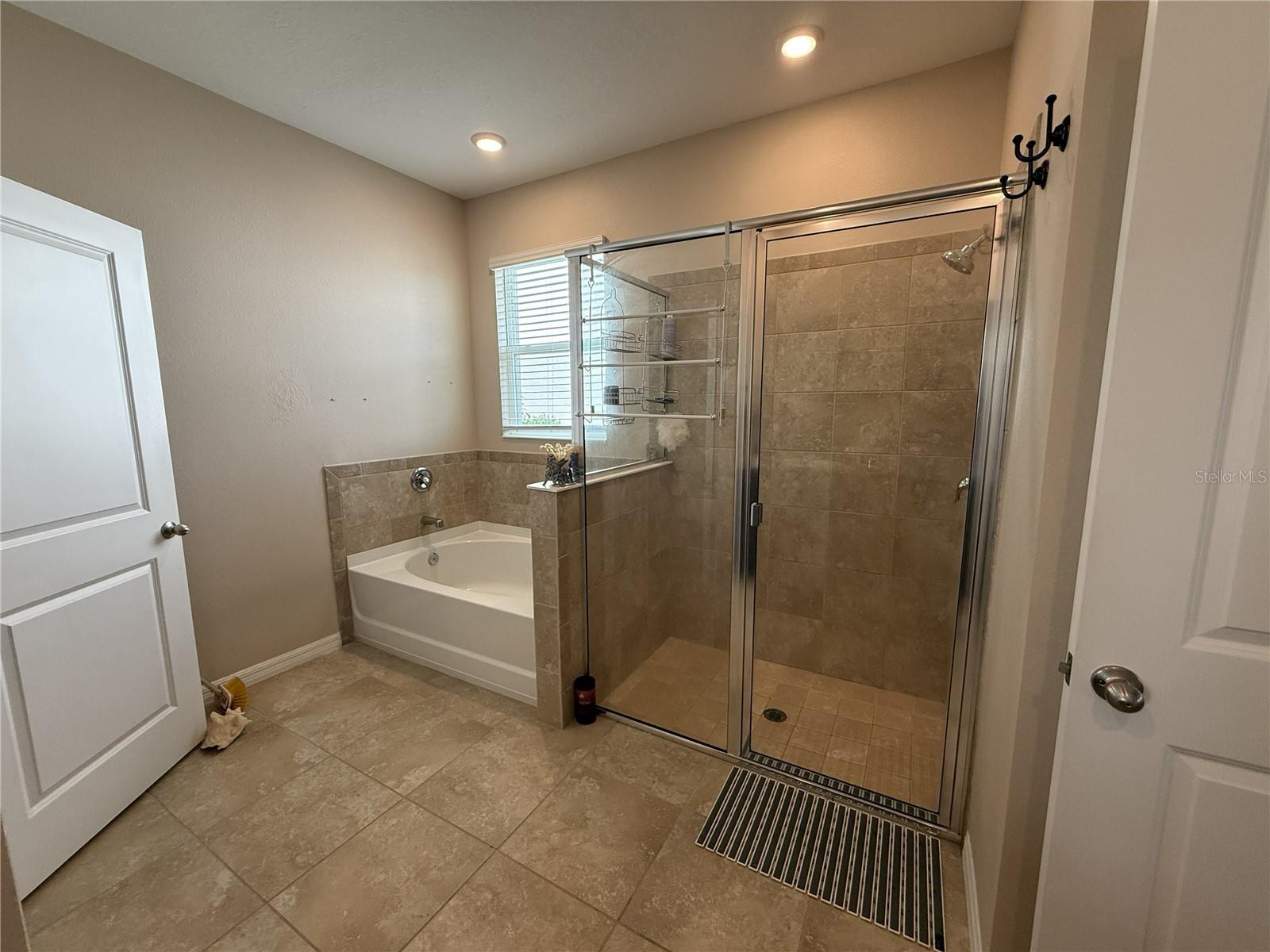 Image 17 of 26 For 16418 Woodside Glen