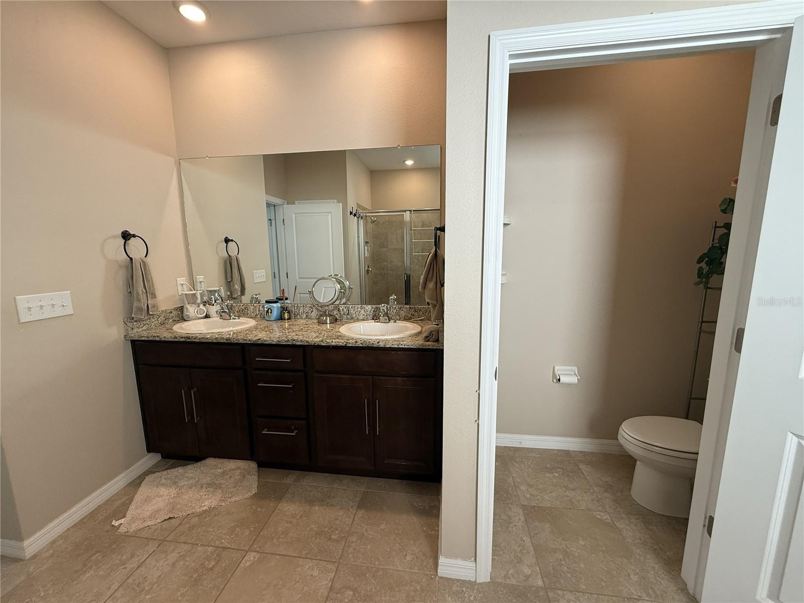 Image 18 of 26 For 16418 Woodside Glen