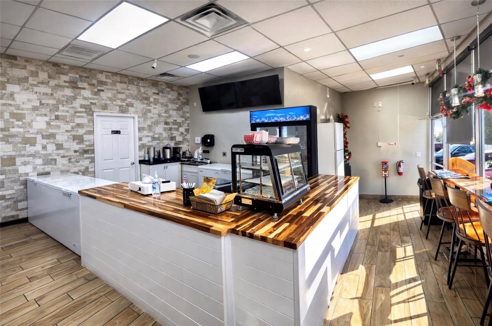 Image 2 of 7 For 517 Semoran Boulevard