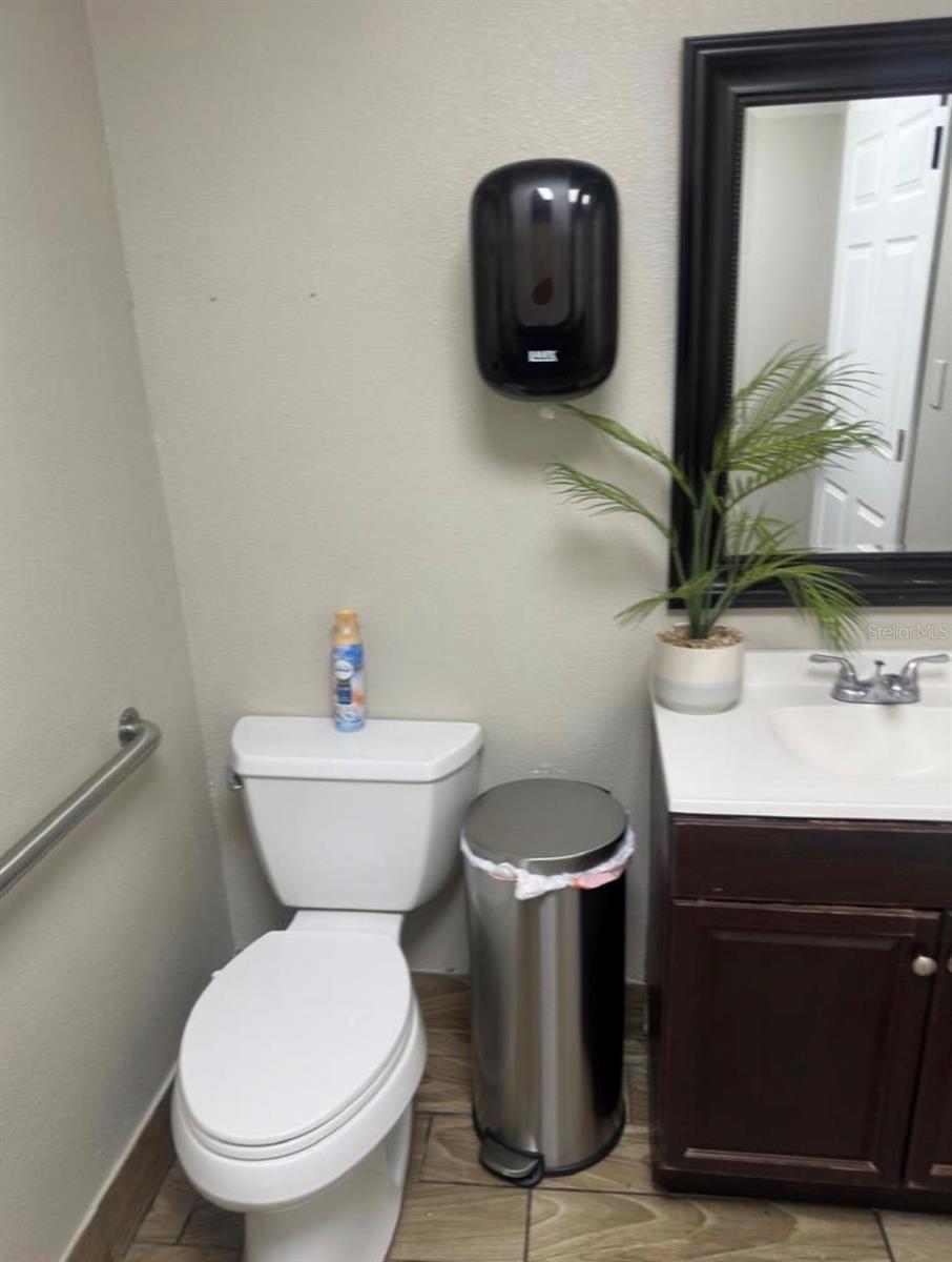 Image 7 of 7 For 517 Semoran Boulevard