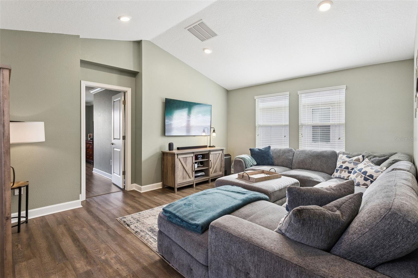 Image 15 of 32 For 10043 Sequel Alley