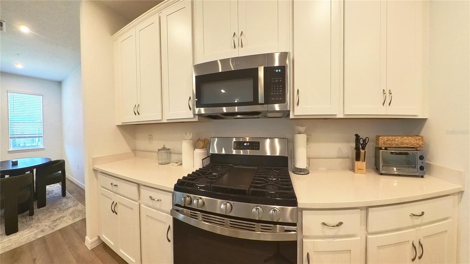 Image 10 of 32 For 554 Orient Avenue