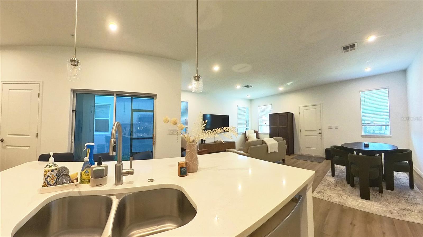 Image 11 of 32 For 554 Orient Avenue