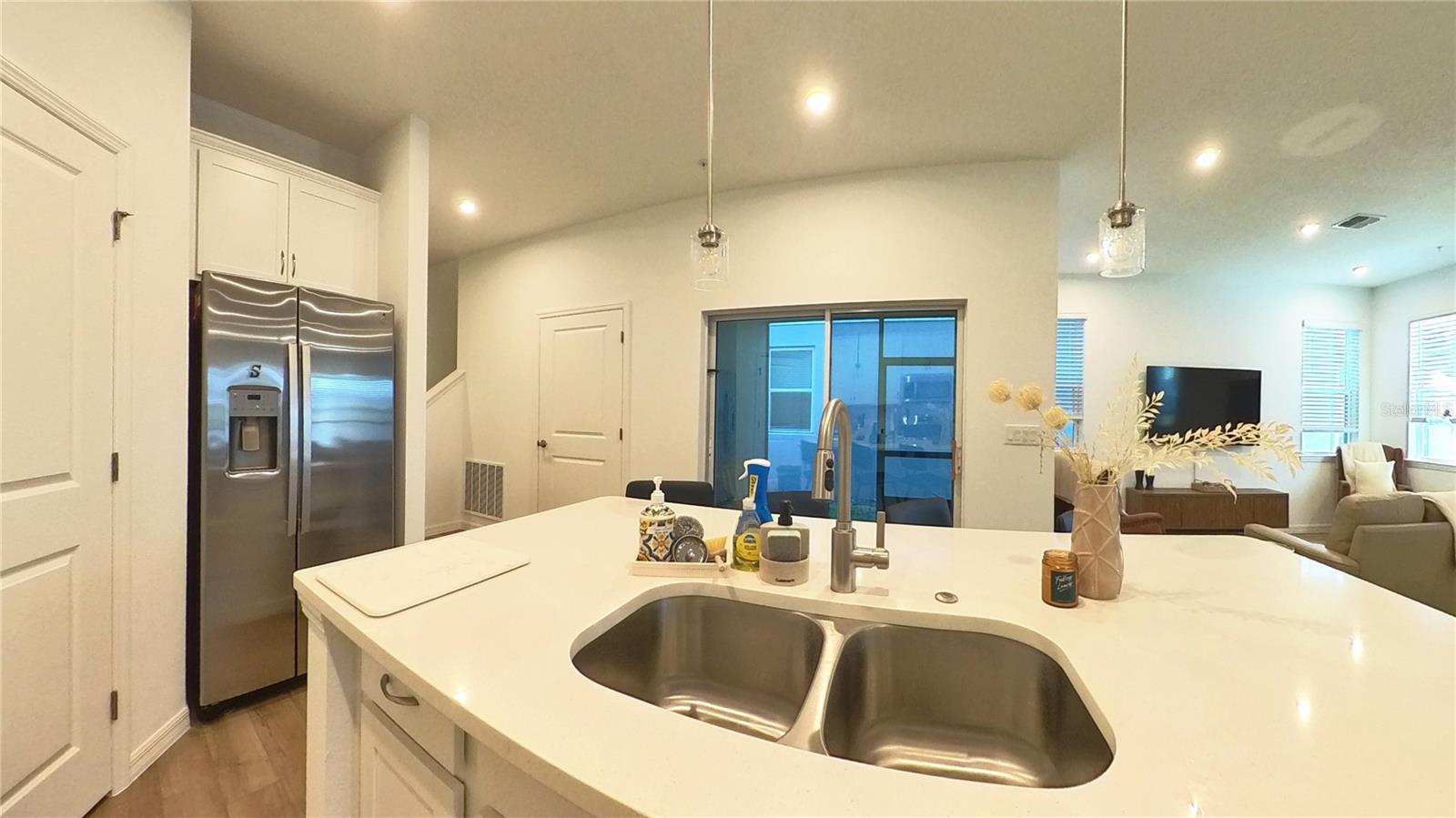 Image 12 of 32 For 554 Orient Avenue