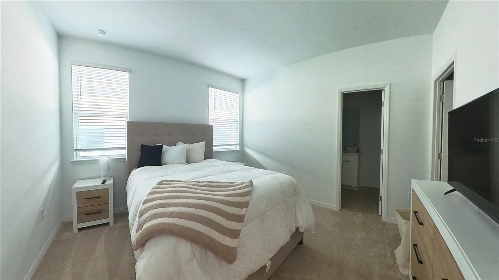 Image 21 of 32 For 554 Orient Avenue