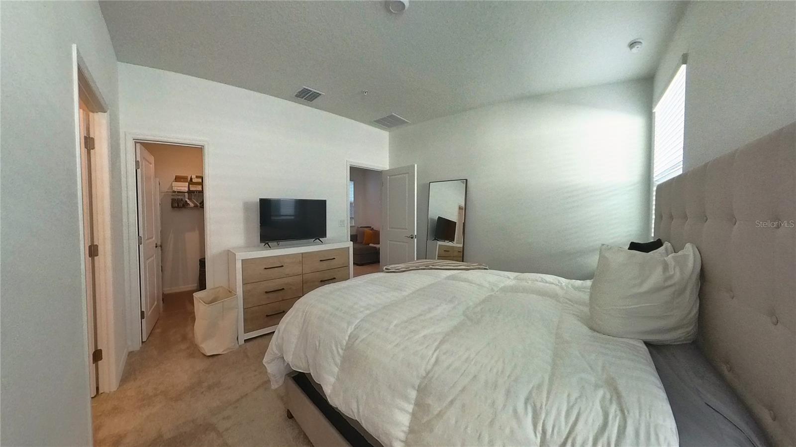 Image 22 of 32 For 554 Orient Avenue