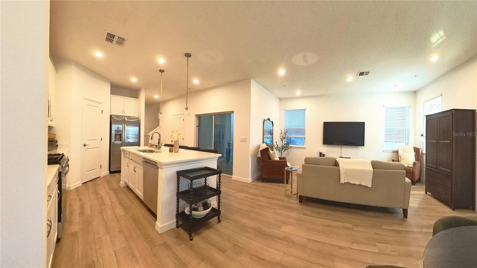 Image 5 of 32 For 554 Orient Avenue