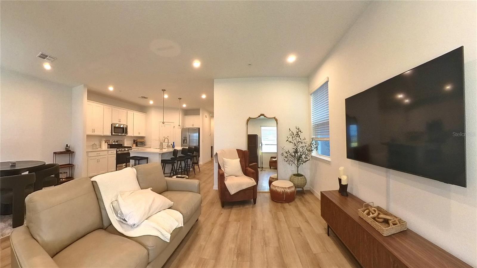 Image 6 of 32 For 554 Orient Avenue