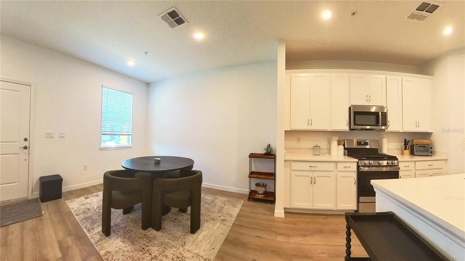 Image 9 of 32 For 554 Orient Avenue