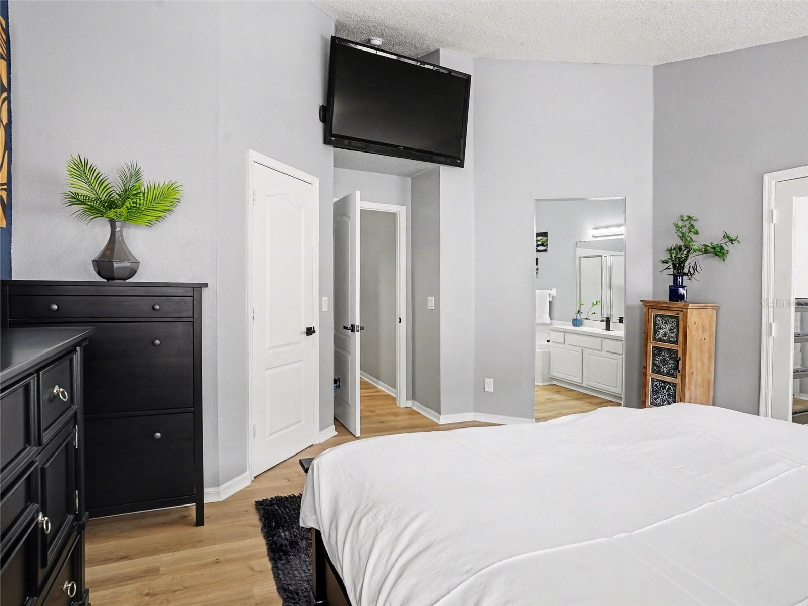 Listing photo id 16 for 14161 Portrush Drive