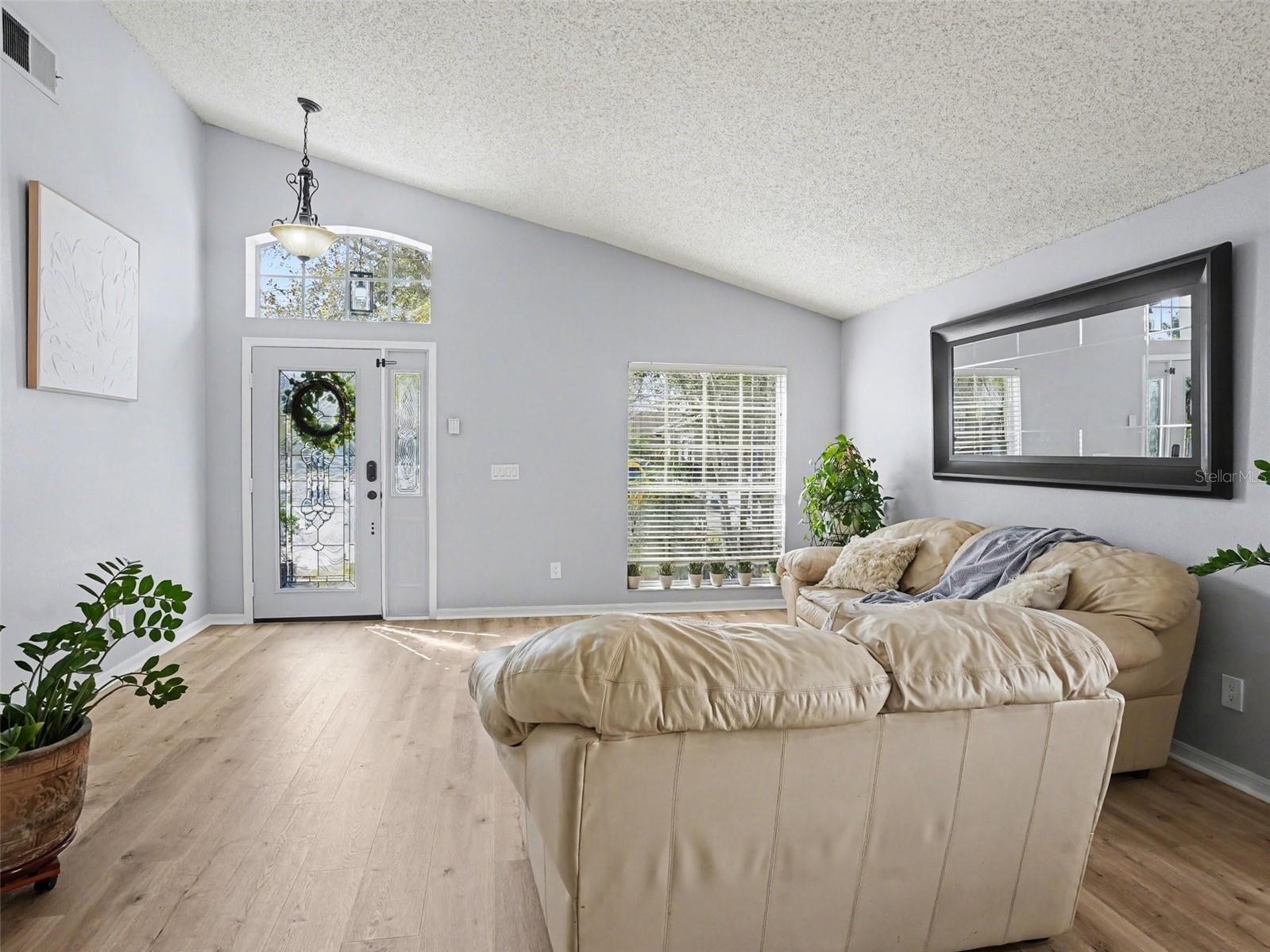 Listing photo id 2 for 14161 Portrush Drive