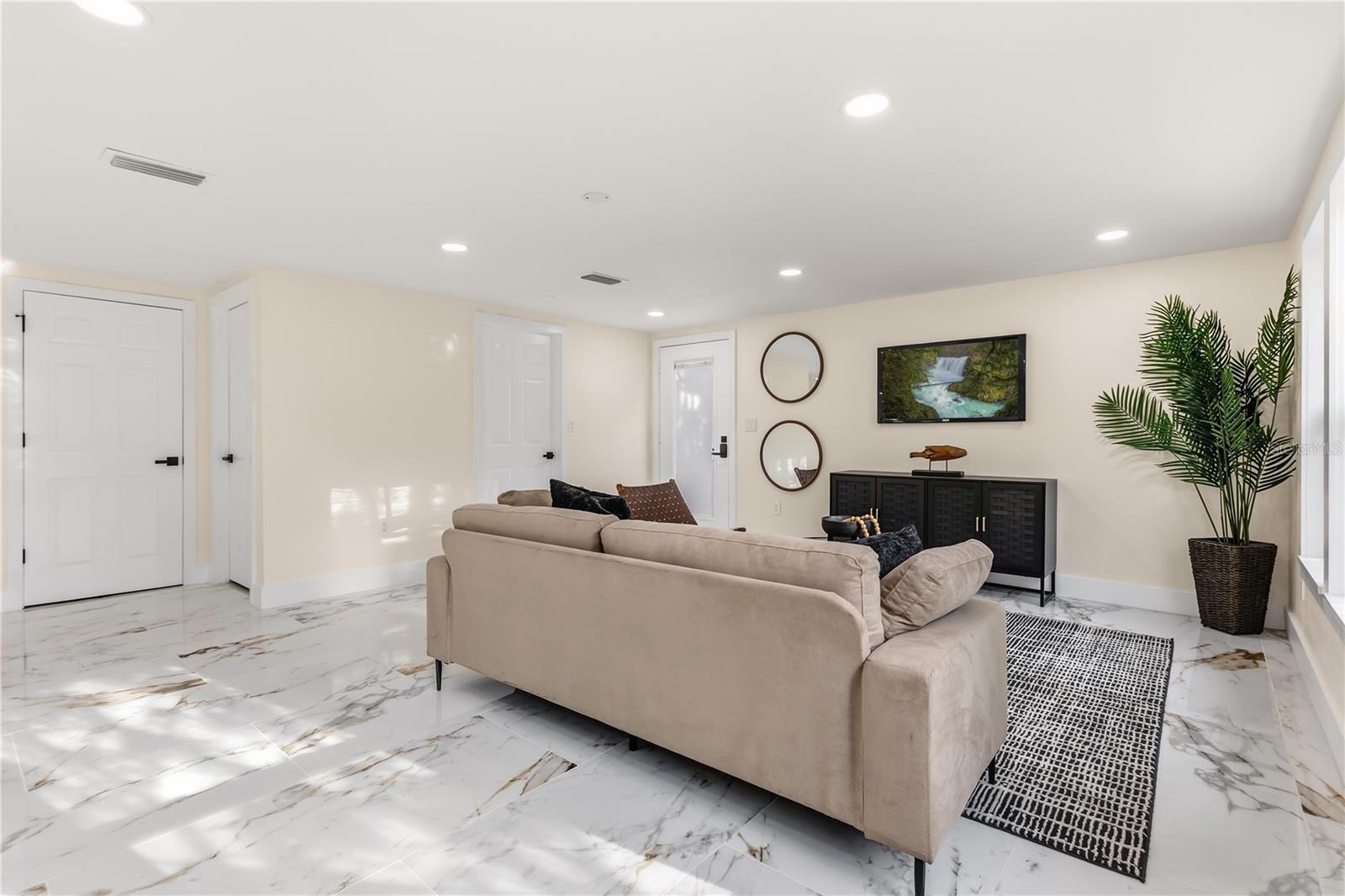 Image 20 of 47 For 4 Chase Road