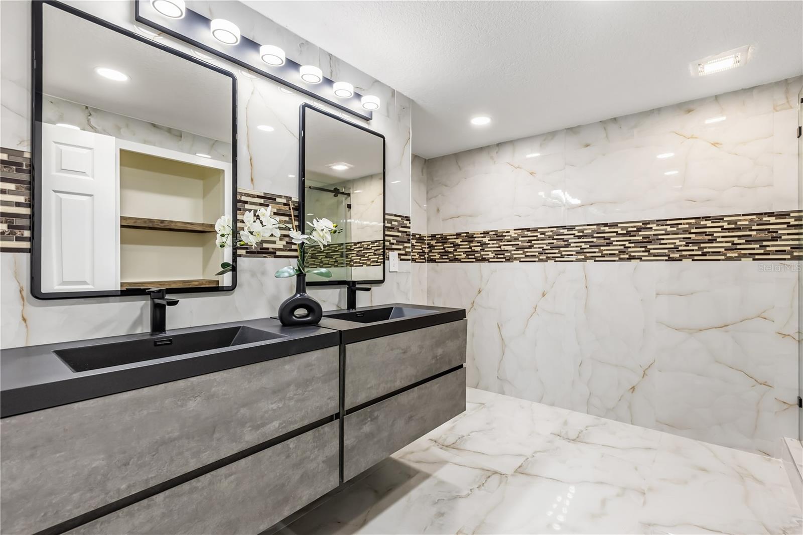 Image 21 of 47 For 4 Chase Road