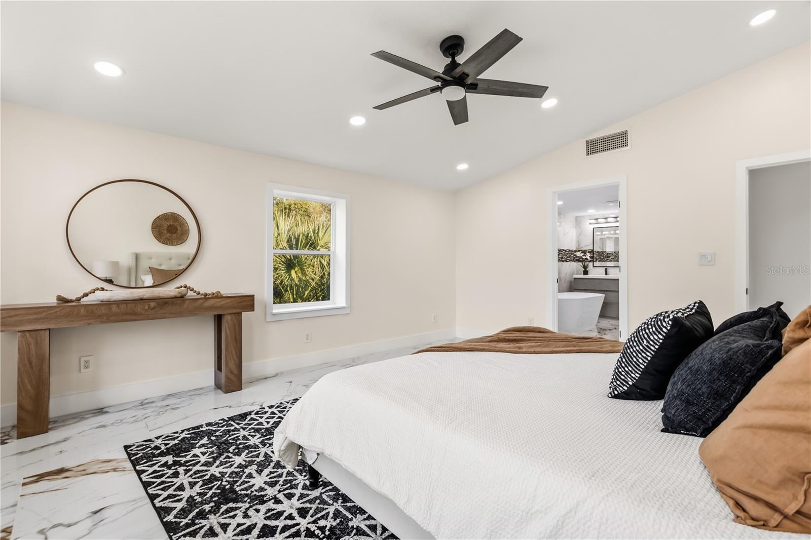 Image 24 of 47 For 4 Chase Road