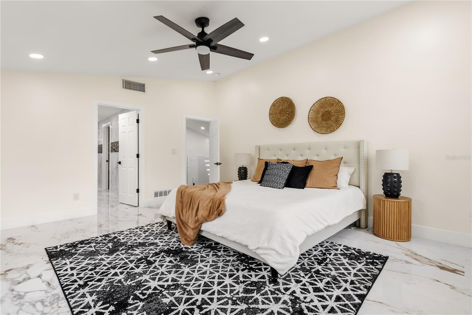 Image 25 of 47 For 4 Chase Road