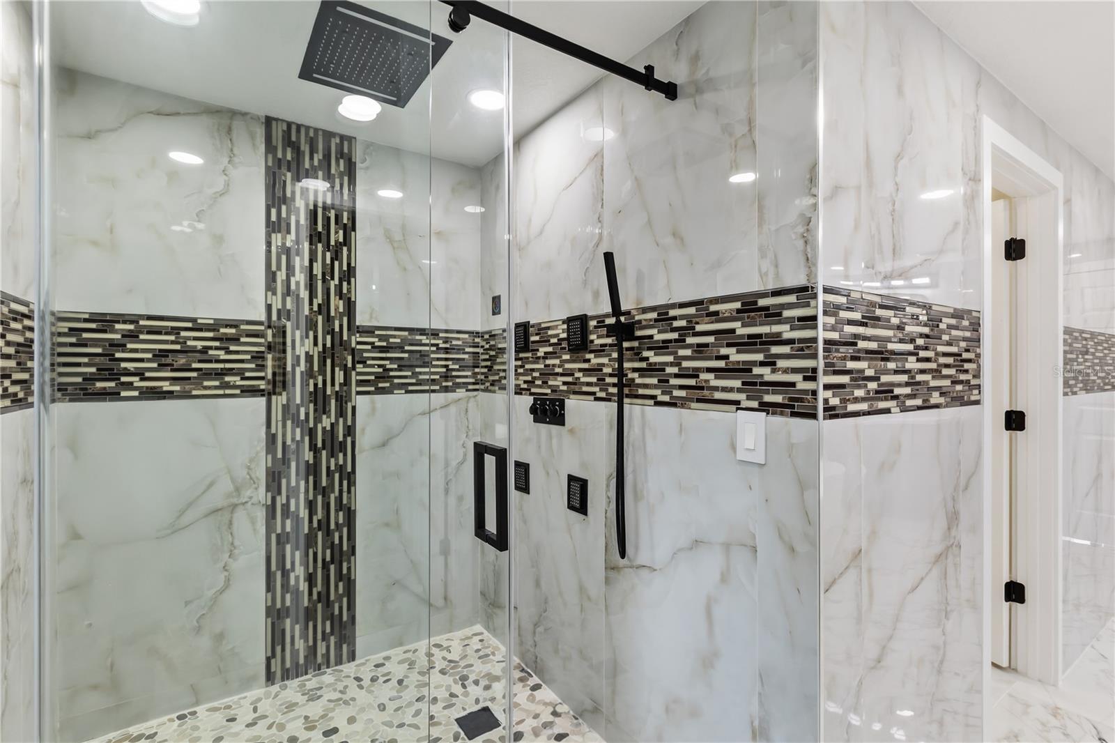 Image 28 of 47 For 4 Chase Road