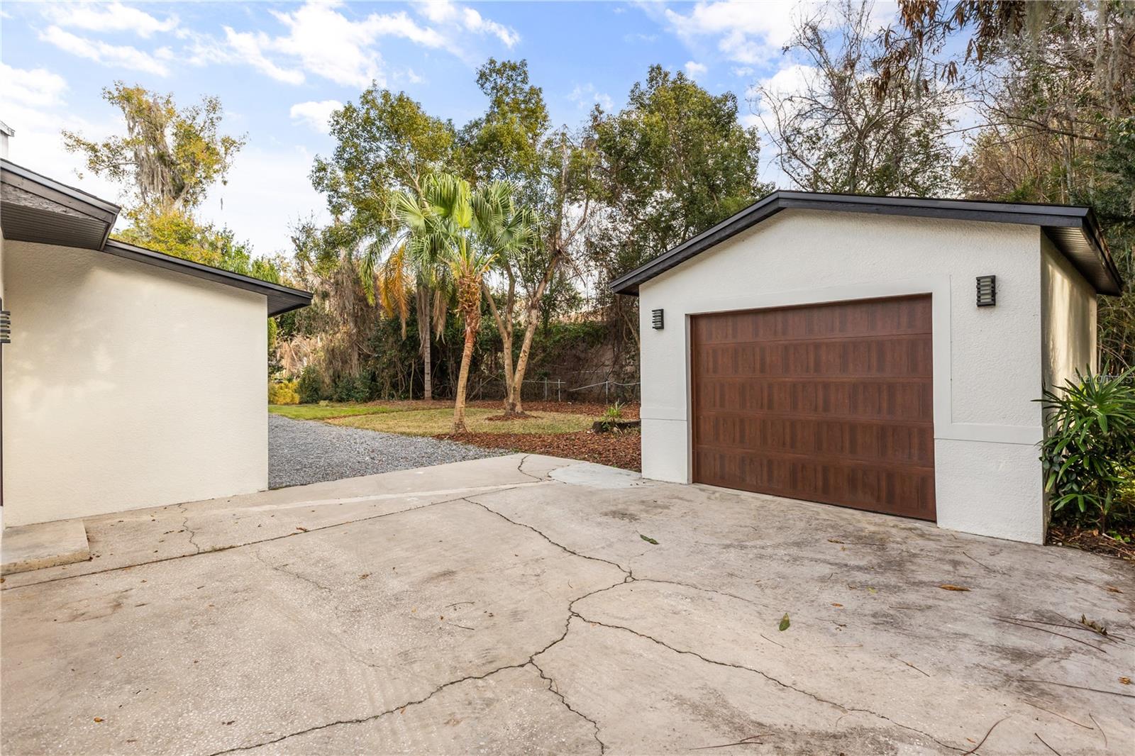 Image 42 of 47 For 4 Chase Road