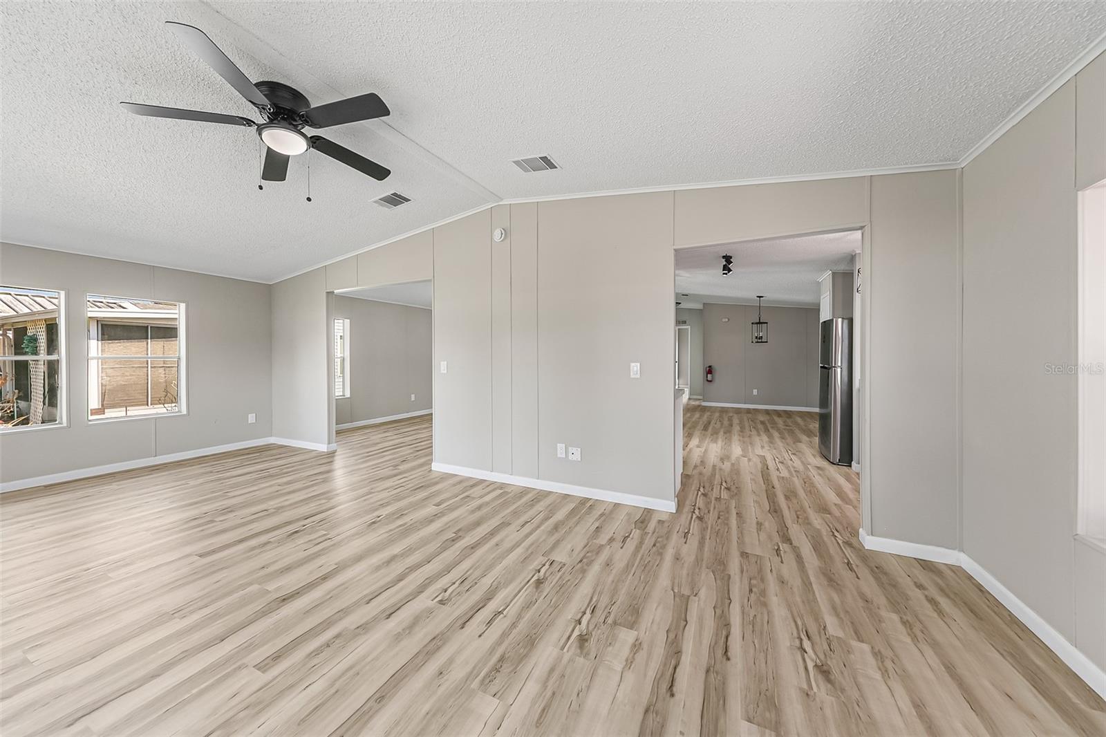 Image 11 of 43 For 117 Woodsmill Boulevard 45