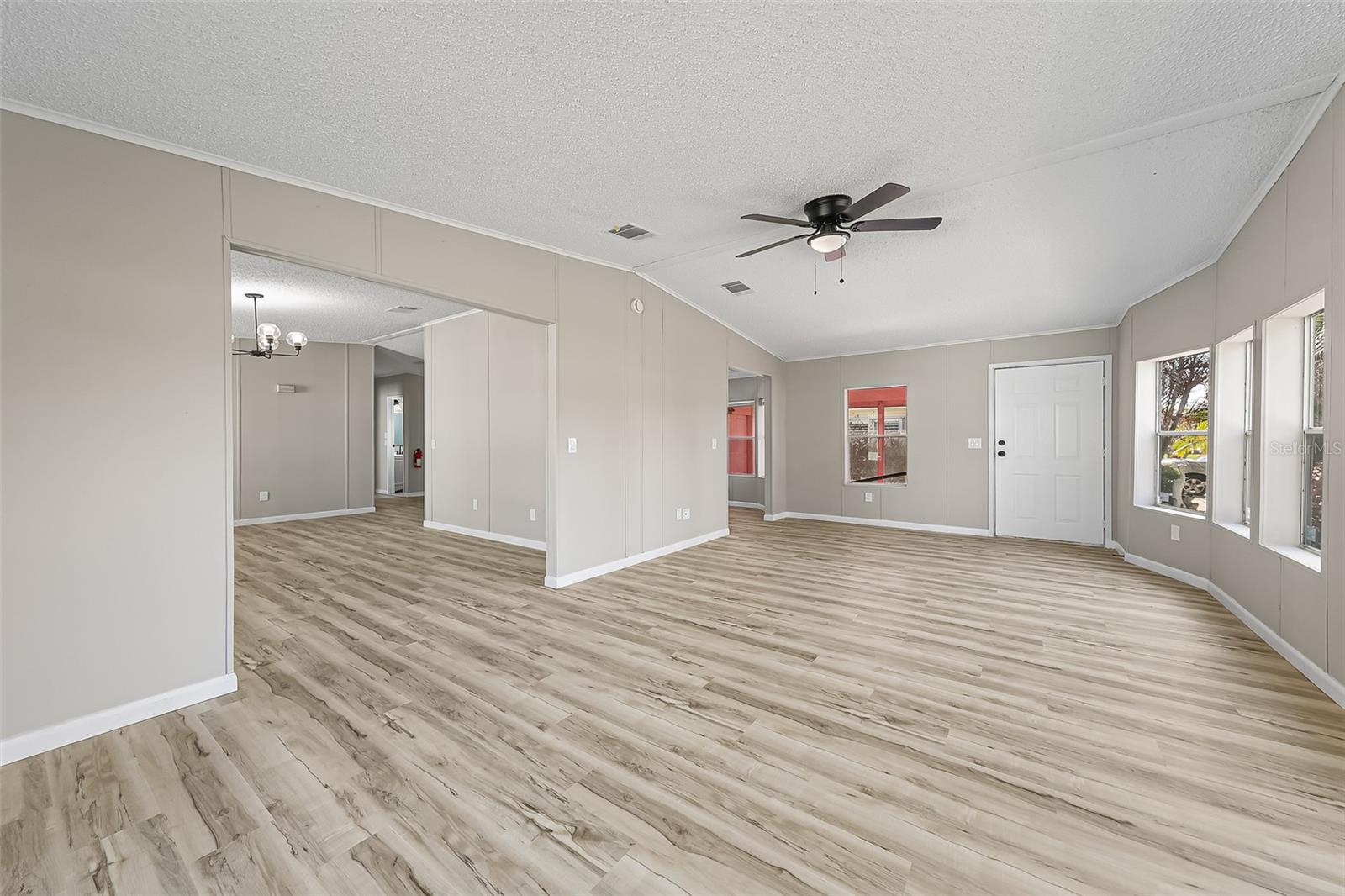 Image 12 of 43 For 117 Woodsmill Boulevard 45