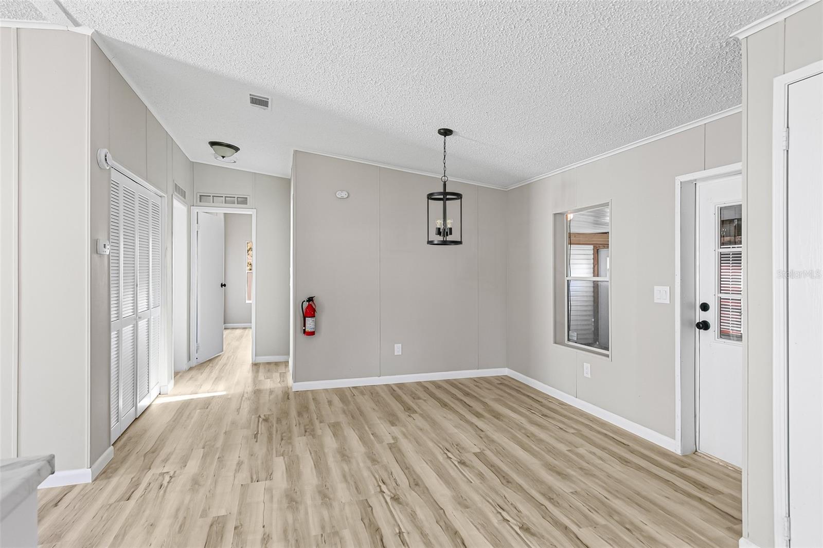 Image 19 of 43 For 117 Woodsmill Boulevard 45