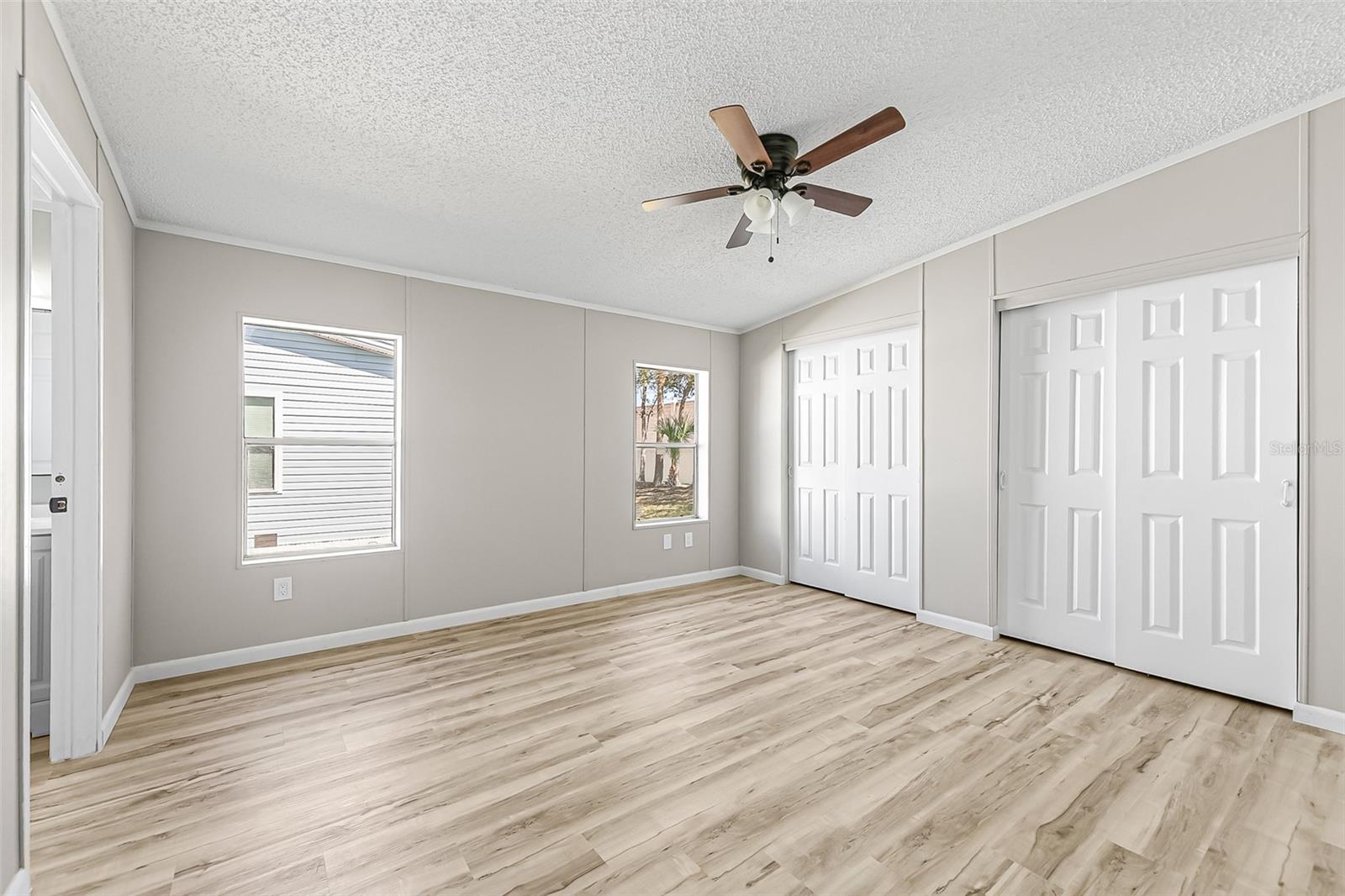 Image 23 of 43 For 117 Woodsmill Boulevard 45