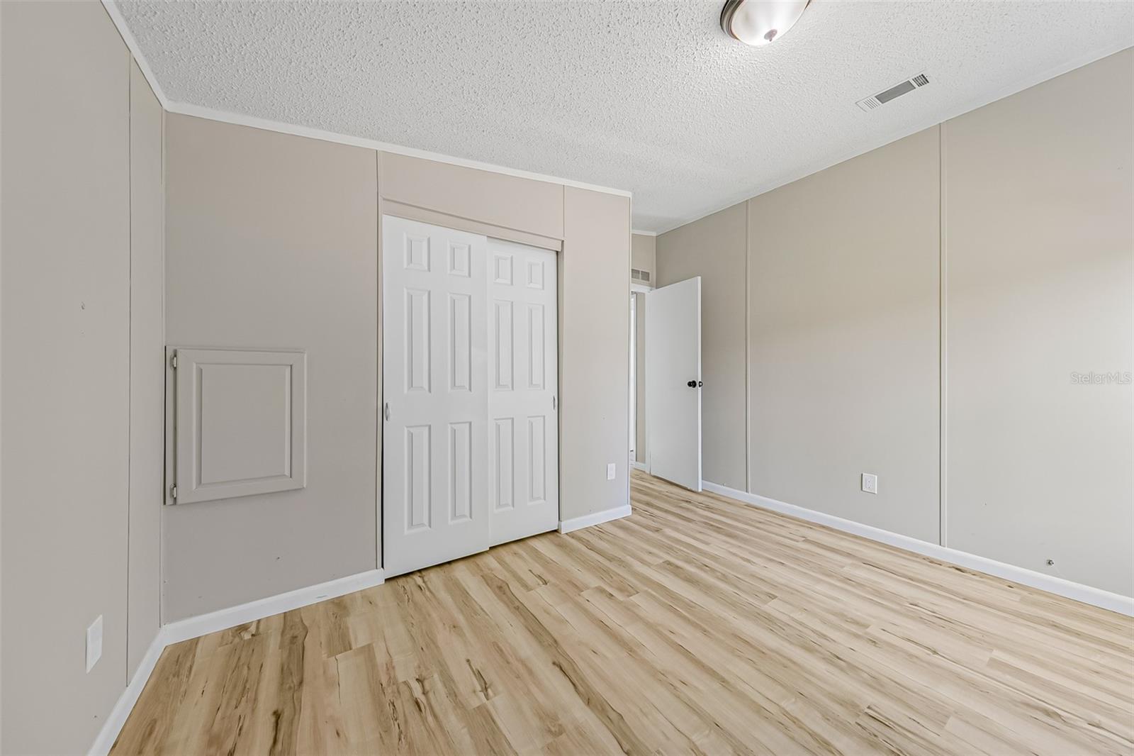 Image 29 of 43 For 117 Woodsmill Boulevard 45