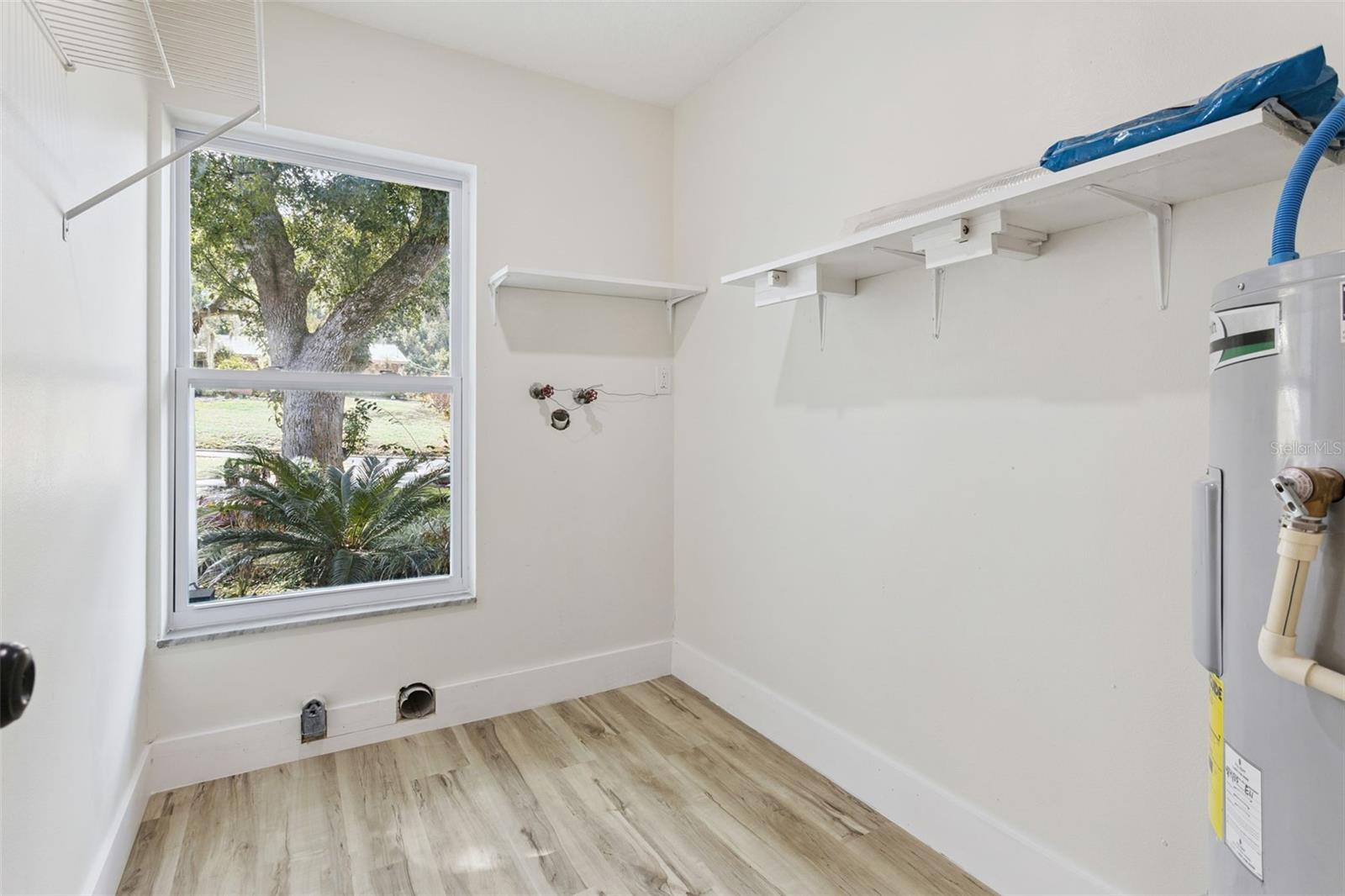 Image 20 of 37 For 407 Forest Road