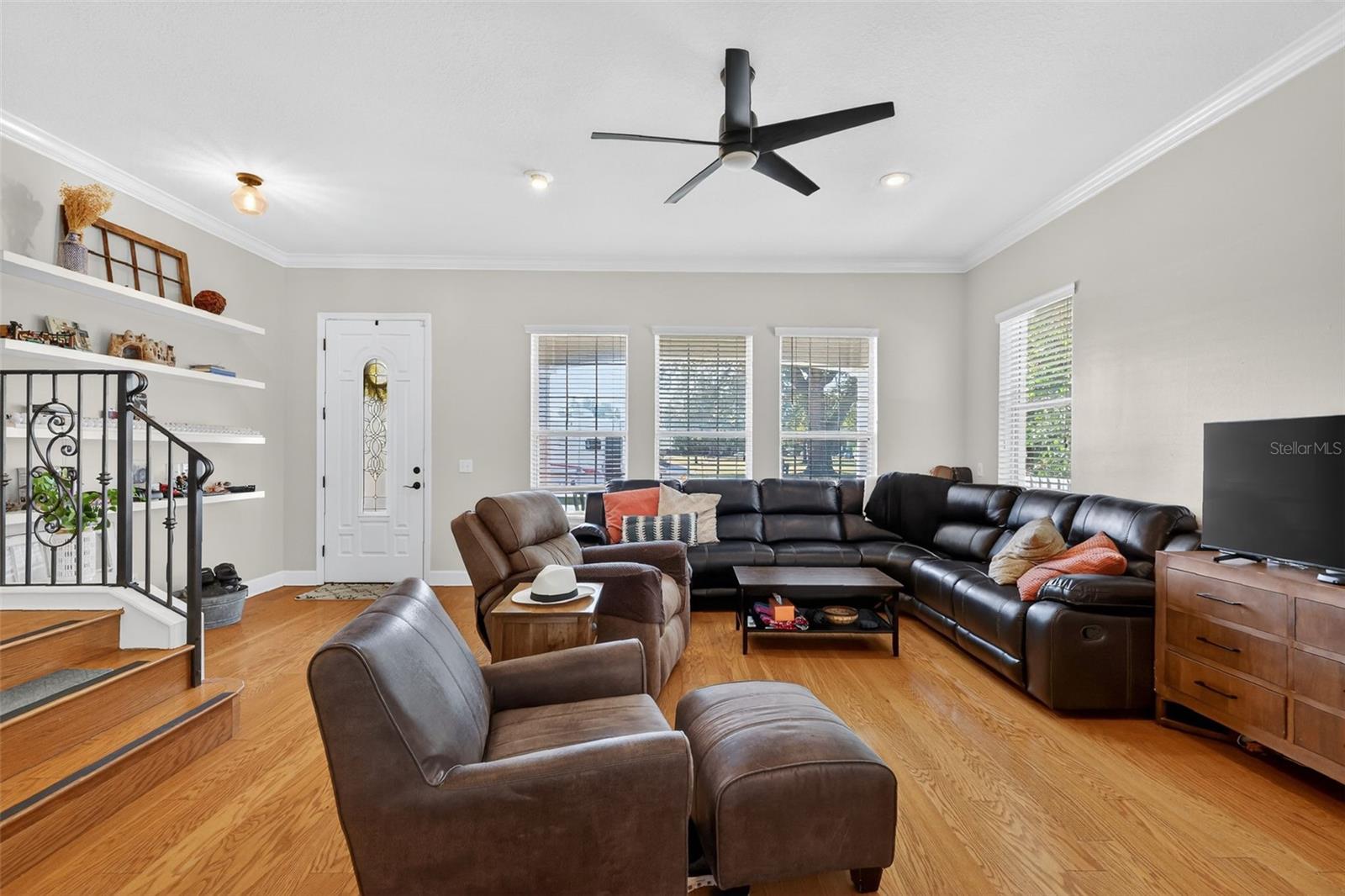 Image 10 of 66 For 111 Steele Street