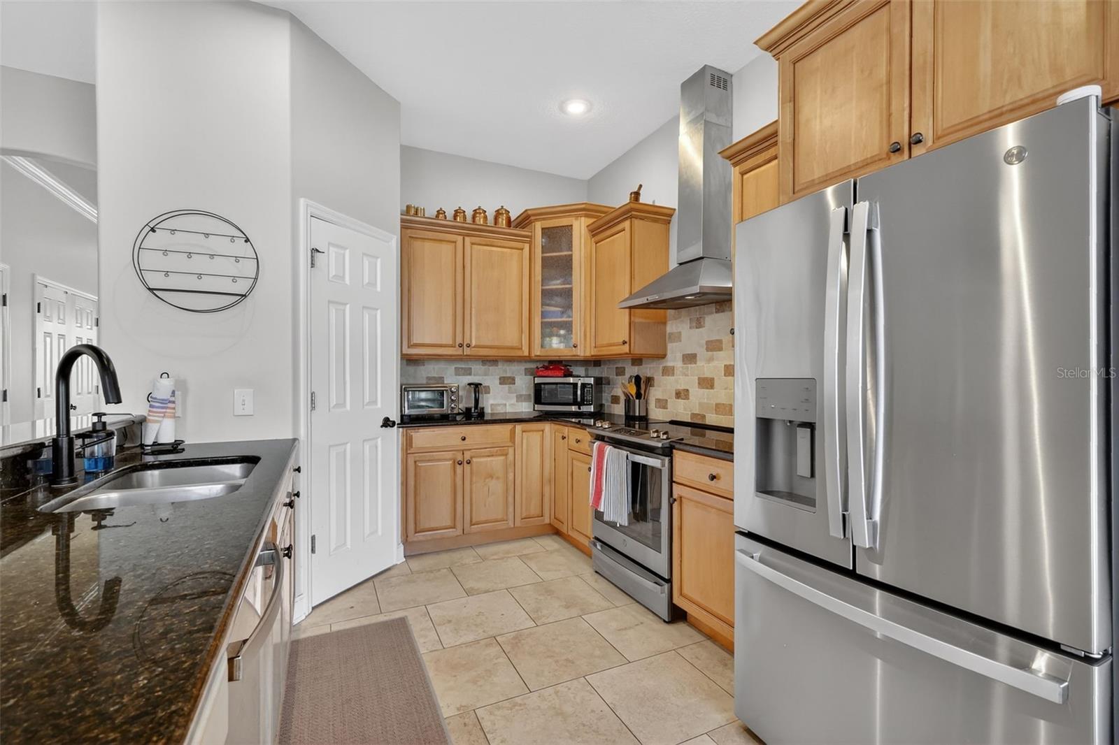 Image 18 of 66 For 111 Steele Street