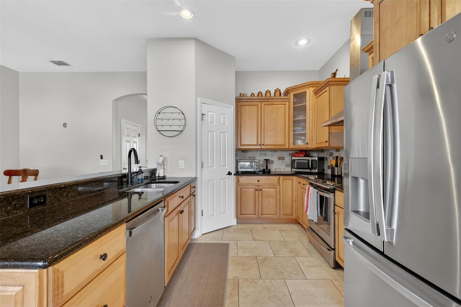 Image 19 of 66 For 111 Steele Street